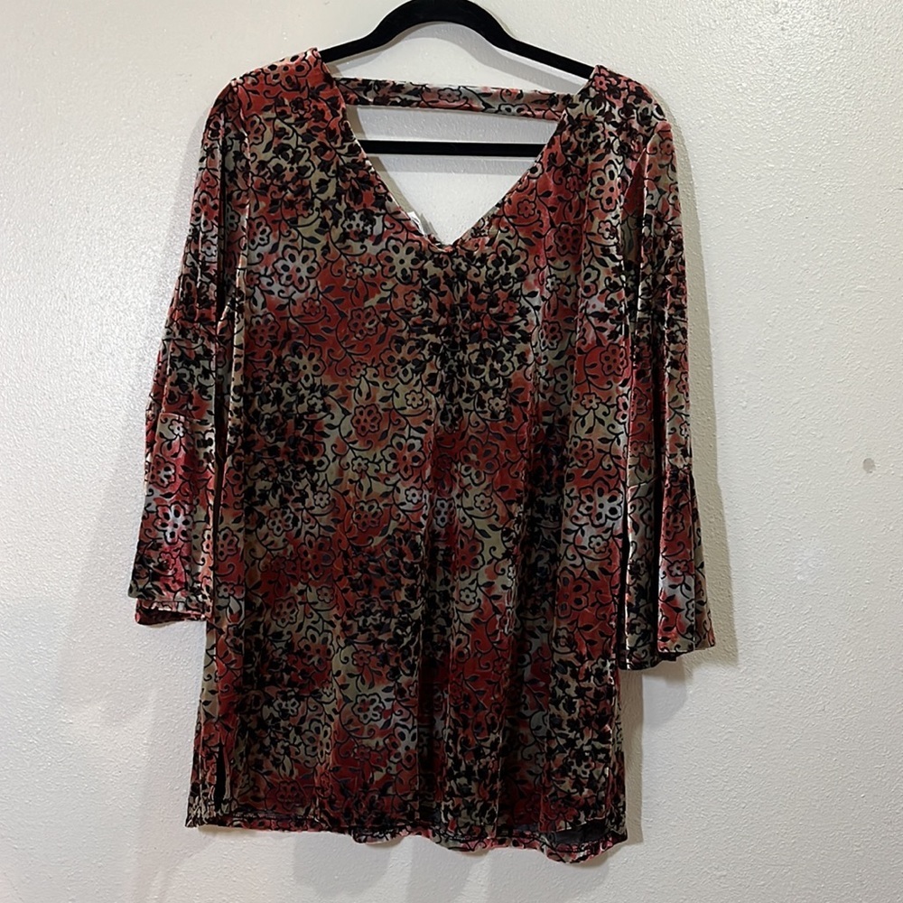 Avenue burgundy/ black/ sage green velvet looking top. Bell sleeves. Size 18/20 - Picture 7 of 10